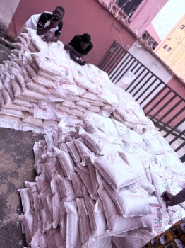 Pro-Tinubu group distributes Christmas food items to residents in Anambra